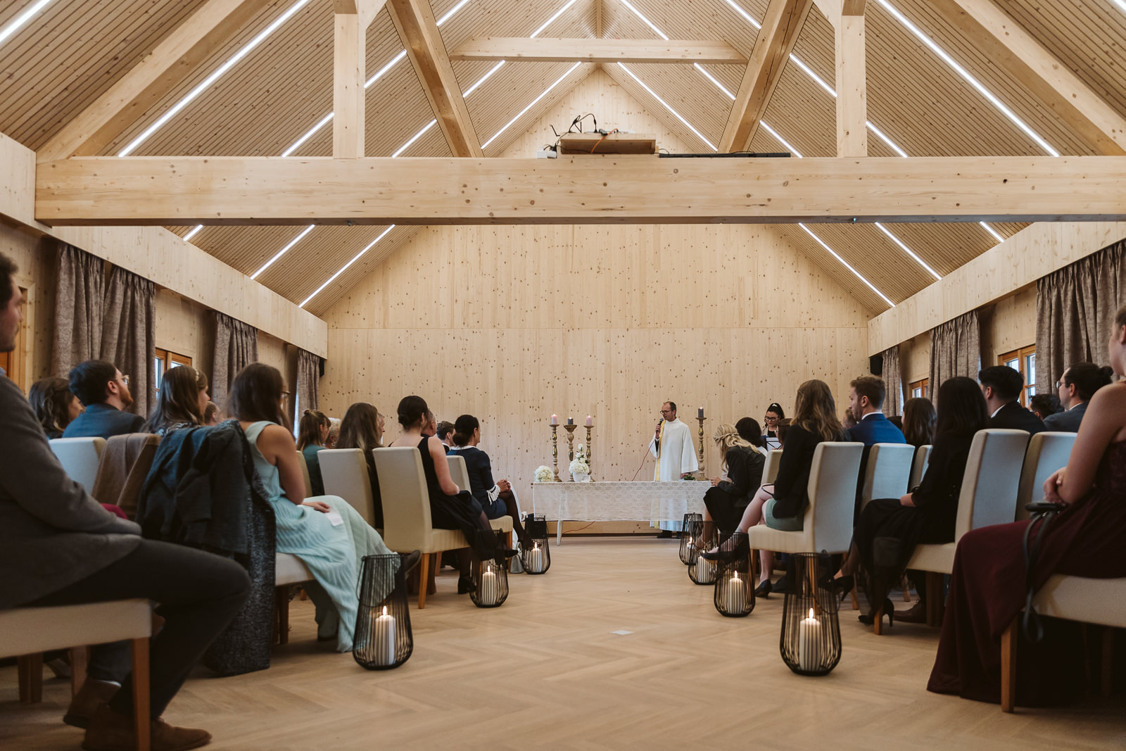 hochzeit der oberhauser kranzing holzhausen ooe indoor herbst hochzeitsreportage hochzeitsfotografin fotografin christiane wolfram 0034