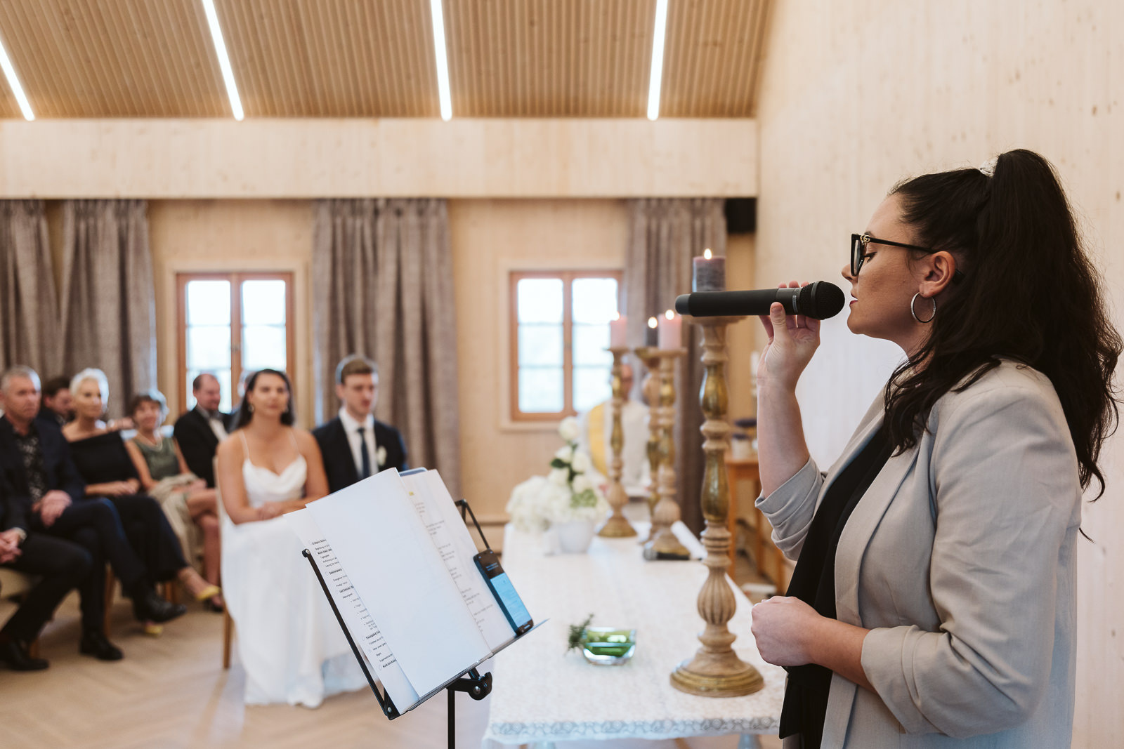 hochzeit der oberhauser kranzing holzhausen ooe indoor herbst hochzeitsreportage hochzeitsfotografin fotografin christiane wolfram 0035