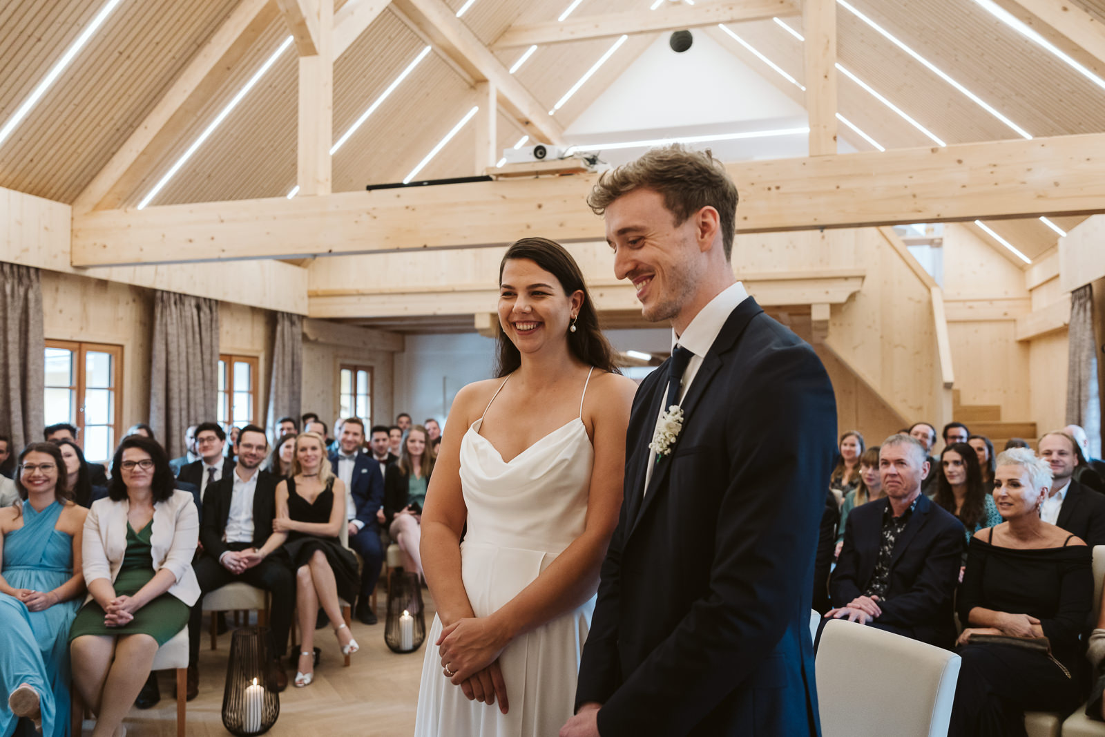 hochzeit der oberhauser kranzing holzhausen ooe indoor herbst hochzeitsreportage hochzeitsfotografin fotografin christiane wolfram 0038
