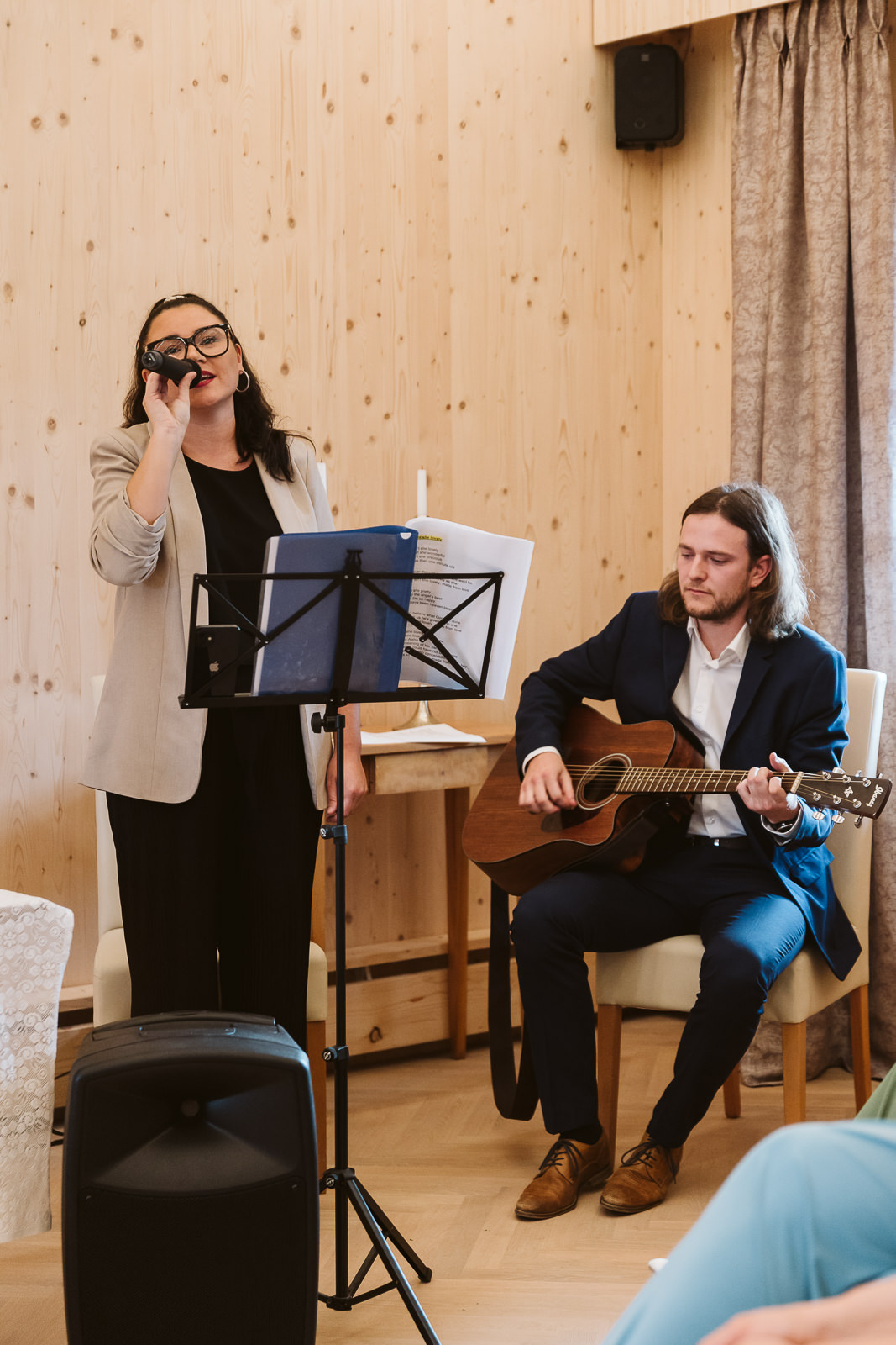 hochzeit der oberhauser kranzing holzhausen ooe indoor herbst hochzeitsreportage hochzeitsfotografin fotografin christiane wolfram 0042