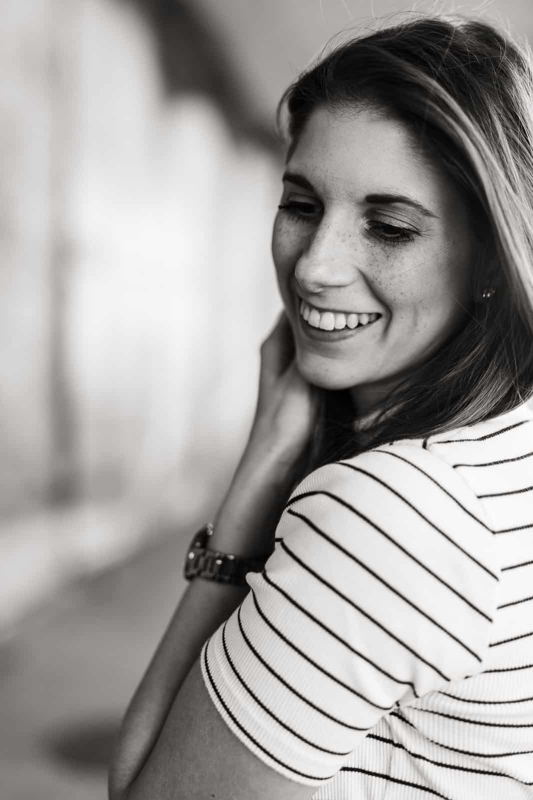 lifestyle shooting linz hafen bianca portrait women 005 christiane wolfram 2019 03 23 16 47 24