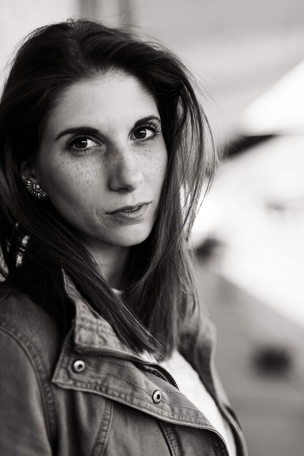 lifestyle shooting linz hafen bianca portrait women 041 christiane wolfram 2019 03 23 17 53 22
