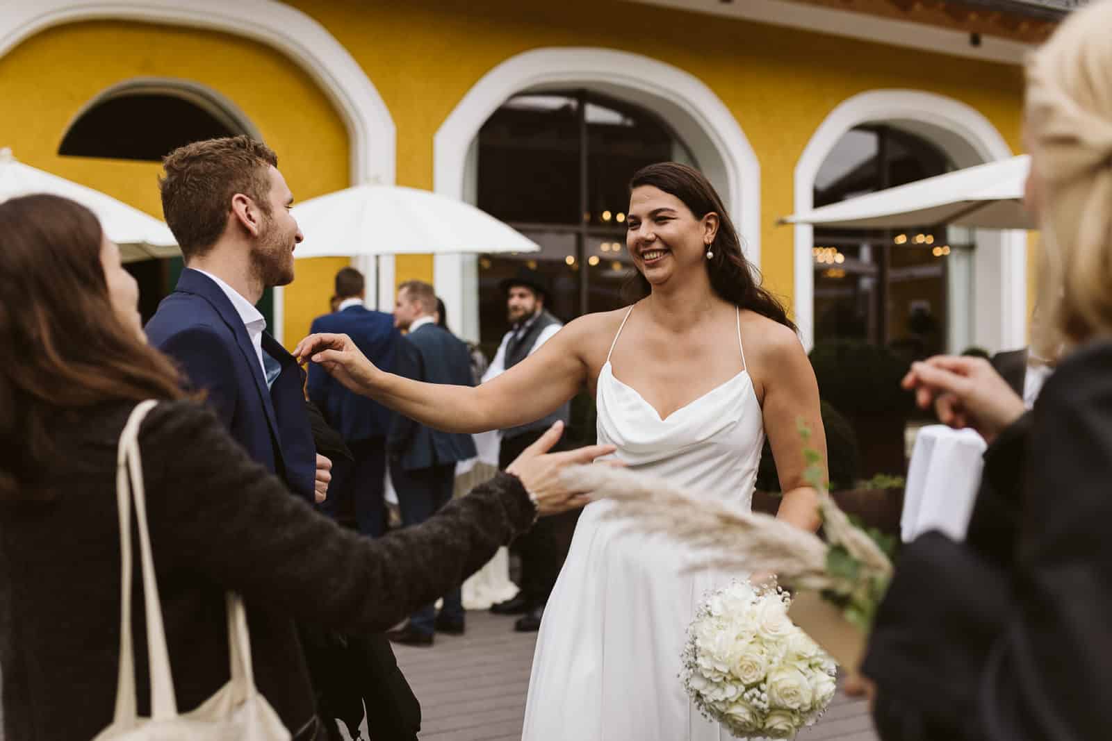 hochzeit der oberhauser kranzing holzhausen ooe indoor herbst hochzeitsreportage hochzeitsfotografin fotografin christiane wolfram 0032